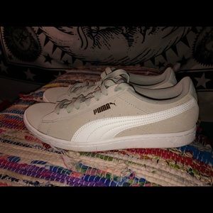PUMA Vikky v2 women's sneakers